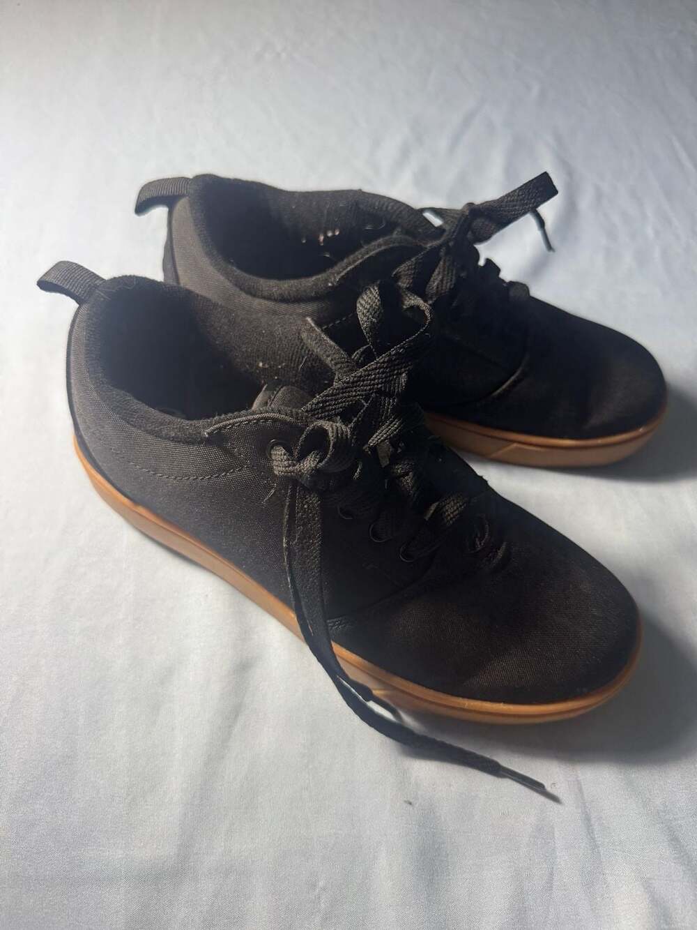 Heelys Pro 20 Black and Gum Sole Skate Shoes Youth Size 6